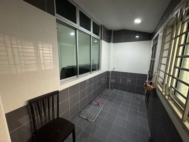 1.5-storey Terraced House for Rent in Taman Pelangi Indah (Ulu Tiram) - Louis Chin - Balcony - PropertyGuru.com.my