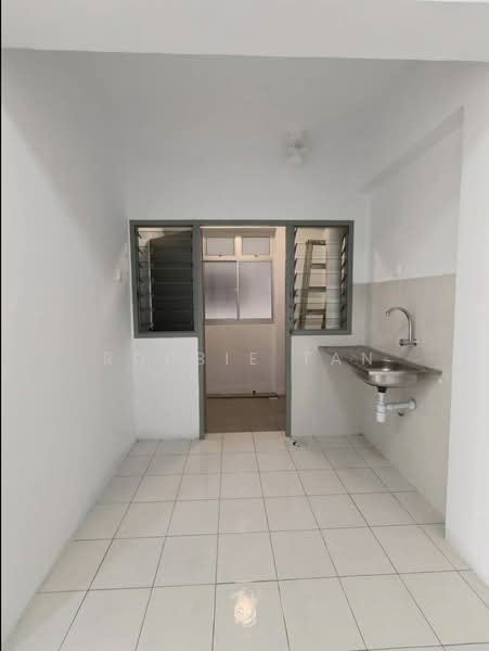 Pangsapuri untuk Disewa di Taman Pulai Mutiara 2: Phase A3A - A3C - Robbie Tan - Kitchen - PropertyGuru.com.my