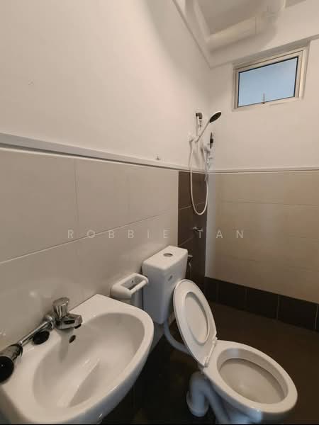 Pangsapuri untuk Disewa di Taman Pulai Mutiara 2: Phase A3A - A3C - Robbie Tan - Bathroom - PropertyGuru.com.my