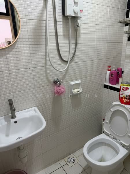 Servis Apartment untuk Dijual di The Sky Executive Suites - Eway Chua - Bathroom - PropertyGuru.com.my