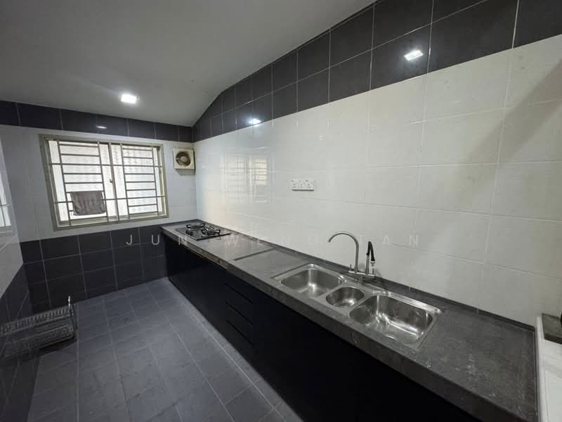 Rumah Teres 1.5 Tingkat untuk Disewa di Johor Bahru (Johor) - Jun Weng Tan - Kitchen - PropertyGuru.com.my
