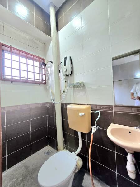 2-storey Terraced House for Sale in Ampang Jaya (Ampang) - Masnizah Arifin - Bathroom - PropertyGuru.com.my