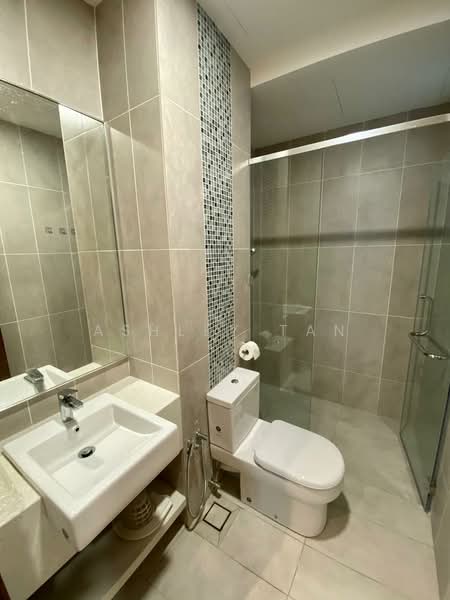 Kondominium untuk Disewa di Queens Residences Q1 @ Queens Waterfront - Ashley Tan - Bathroom - PropertyGuru.com.my
