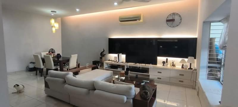 Rumah Teres untuk Dijual di Bandar Putra Permai (Seri Kembangan) - Steve Tham - Living Room - PropertyGuru.com.my