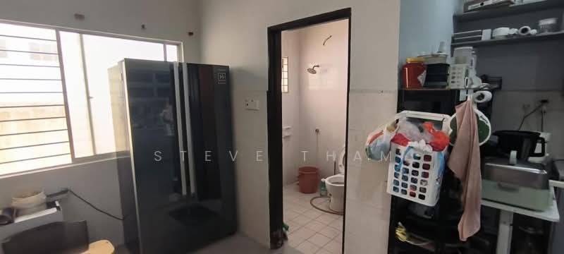Rumah Teres untuk Dijual di Bandar Putra Permai (Seri Kembangan) - Steve Tham - Kitchen - PropertyGuru.com.my