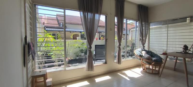 Rumah Teres untuk Dijual di Bandar Putra Permai (Seri Kembangan) - Steve Tham - Balcony - PropertyGuru.com.my