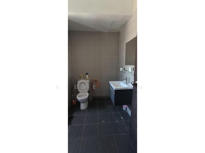 Rumah Teres untuk Dijual di Bandar Putra Permai (Seri Kembangan) - Steve Tham - Bathroom - PropertyGuru.com.my