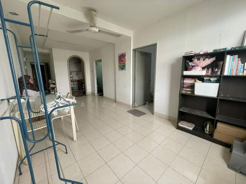Rumah Flat untuk Dijual di Gugusan Semarak - Faiza Aziz - Living Room - PropertyGuru.com.my