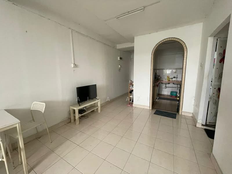 Rumah Flat untuk Dijual di Gugusan Semarak - Faiza Aziz - Living Room - PropertyGuru.com.my