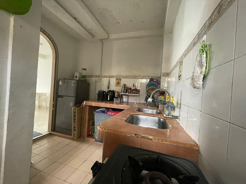 Rumah Flat untuk Dijual di Gugusan Semarak - Faiza Aziz - Kitchen - PropertyGuru.com.my