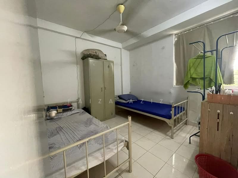 Rumah Flat untuk Dijual di Gugusan Semarak - Faiza Aziz - Bedroom - PropertyGuru.com.my