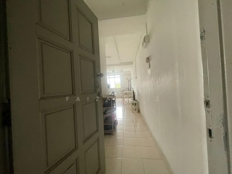 Rumah Flat untuk Dijual di Gugusan Semarak - Faiza Aziz - Entrance - PropertyGuru.com.my