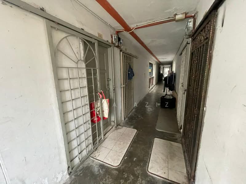 Rumah Flat untuk Dijual di Gugusan Semarak - Faiza Aziz - Corridor - PropertyGuru.com.my