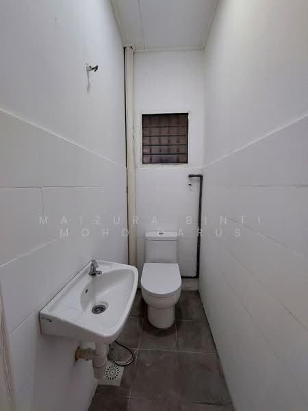 1-storey Terraced House for Sale in Bandar Tasik Kesuma (Beranang) - Maizura binti Mohd Darus - Bathroom - PropertyGuru.com.my