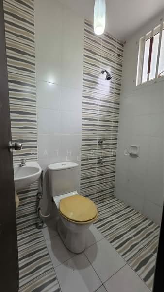 Semi-Detached House for Sale in Bandar Dato Onn (Tebrau) - Catherine Lee - Bathroom - PropertyGuru.com.my