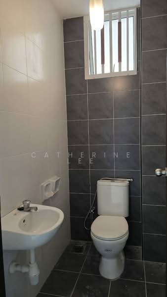 Semi-Detached House for Sale in Bandar Dato Onn (Tebrau) - Catherine Lee - Bathroom - PropertyGuru.com.my