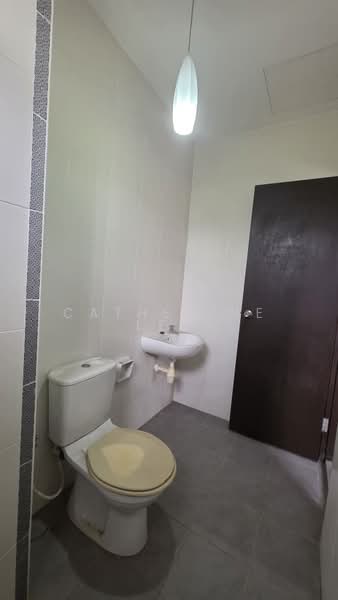 Semi-Detached House for Sale in Bandar Dato Onn (Tebrau) - Catherine Lee - Bathroom - PropertyGuru.com.my