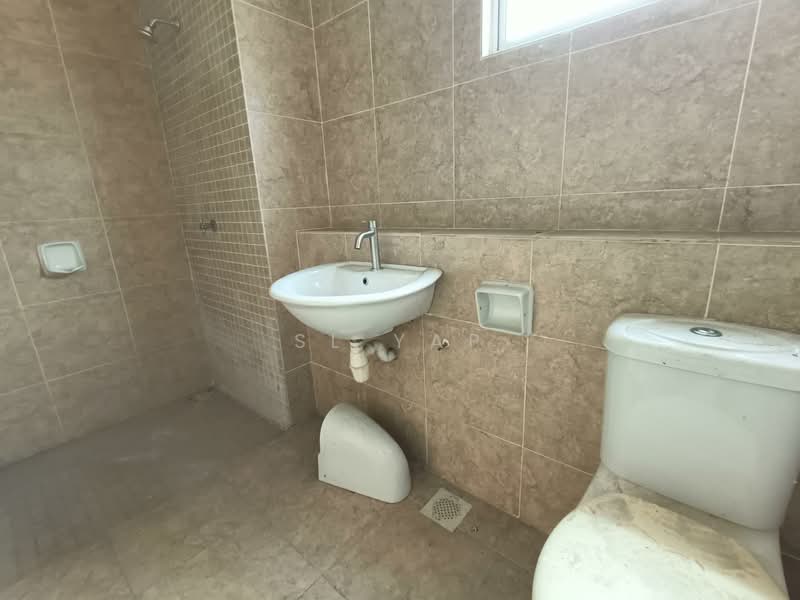 Semi-Detached House for Sale in Seremban (Negeri Sembilan) - SL Yap - Bathroom - PropertyGuru.com.my