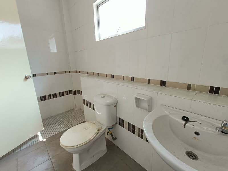 Semi-Detached House for Sale in Seremban (Negeri Sembilan) - SL Yap - Bathroom - PropertyGuru.com.my