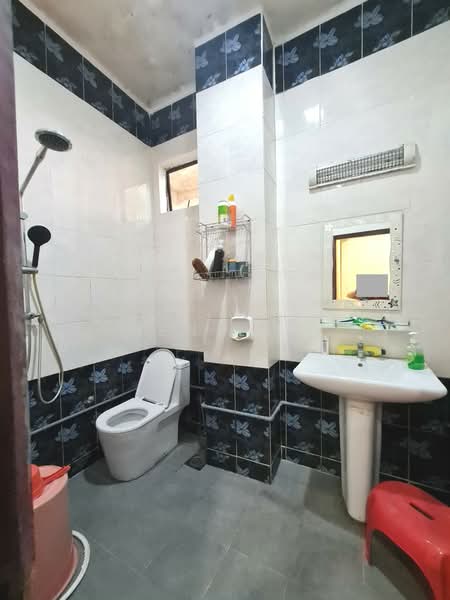 Rumah Berkembar untuk Dijual di Taman Segar Perdana (Cheras) - Ken Lew - Bathroom - PropertyGuru.com.my