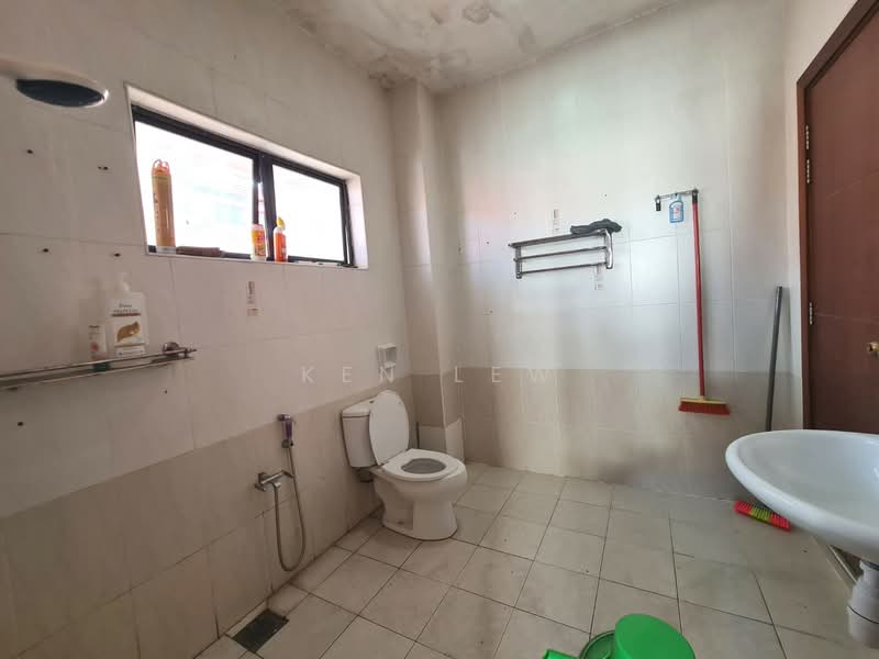 Rumah Berkembar untuk Dijual di Taman Segar Perdana (Cheras) - Ken Lew - Bathroom - PropertyGuru.com.my