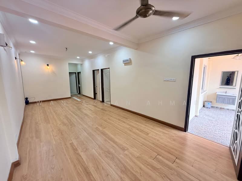 Semi-Detached House for Sale in Seksyen 30 (Shah Alam) - Wan Azlan Ahmad - Living Room - PropertyGuru.com.my