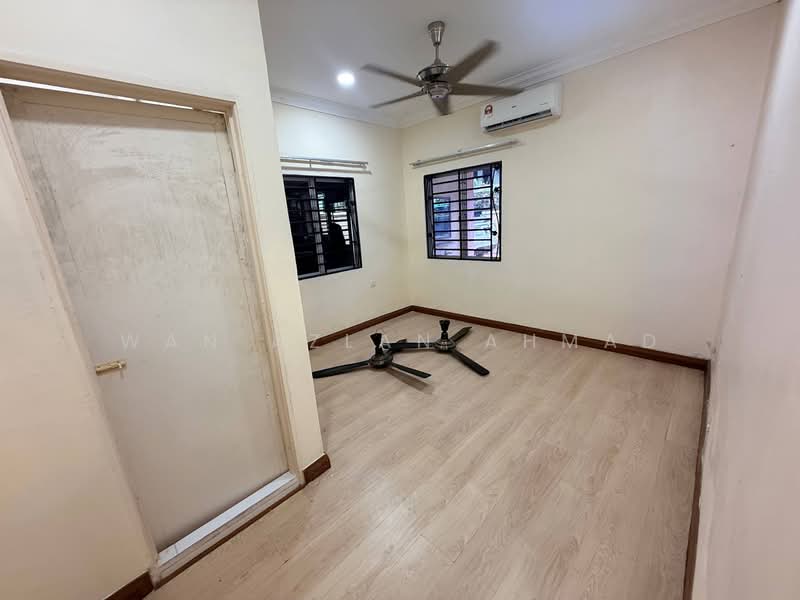 Semi-Detached House for Sale in Seksyen 30 (Shah Alam) - Wan Azlan Ahmad - Interior - PropertyGuru.com.my