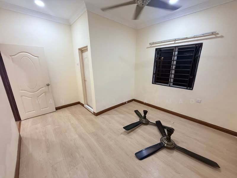 Semi-Detached House for Sale in Seksyen 30 (Shah Alam) - Wan Azlan Ahmad - Interior - PropertyGuru.com.my