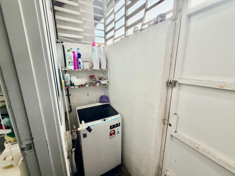 1.5-storey Terraced House for Sale in Banting (Selangor) - Ali Idris - Balcony - PropertyGuru.com.my