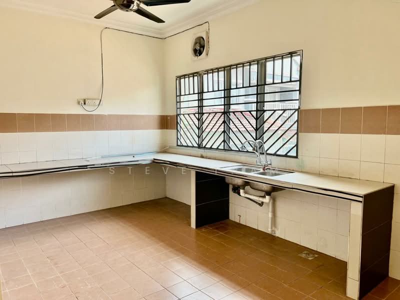 Rumah Berkembar untuk Dijual di Bandar Putra Permai (Seri Kembangan) - Steve Tham - Kitchen - PropertyGuru.com.my