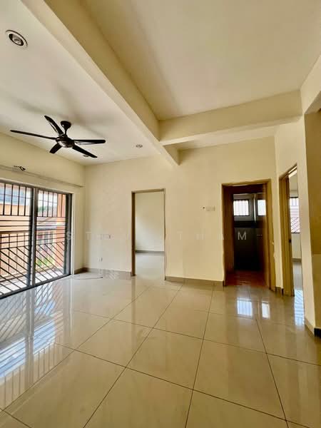 Rumah Berkembar untuk Dijual di Bandar Putra Permai (Seri Kembangan) - Steve Tham - Living Room - PropertyGuru.com.my