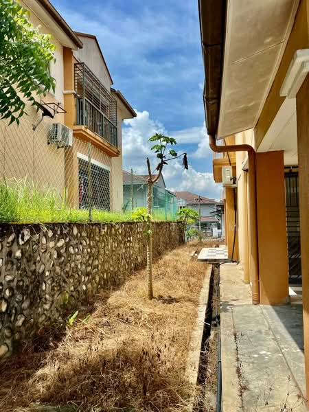 Rumah Berkembar untuk Dijual di Bandar Putra Permai (Seri Kembangan) - Steve Tham - Exterior - PropertyGuru.com.my
