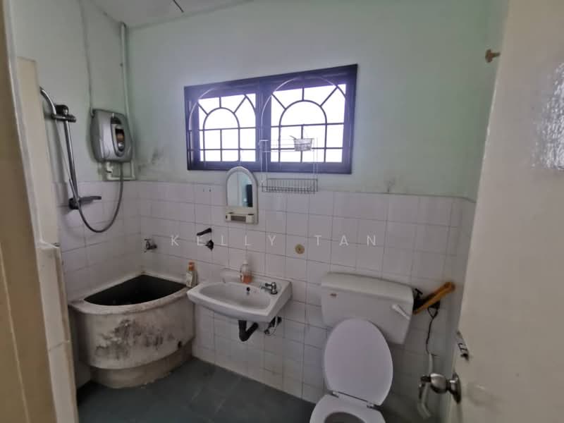 Rumah Teres 2 Tingkat untuk Dijual di Taman Timah (Ipoh) - Kelly Tan - Bathroom - PropertyGuru.com.my