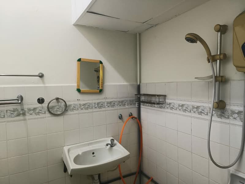 Apartment for Sale at Pantai Apartment - Michelle Liu - Bathroom - PropertyGuru.com.my