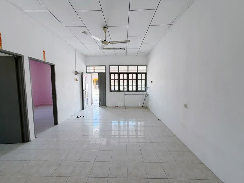Rumah Berkembar untuk Dijual di Taman Seri Emas (Nibong Tebal) - David Lee - Living Room - PropertyGuru.com.my
