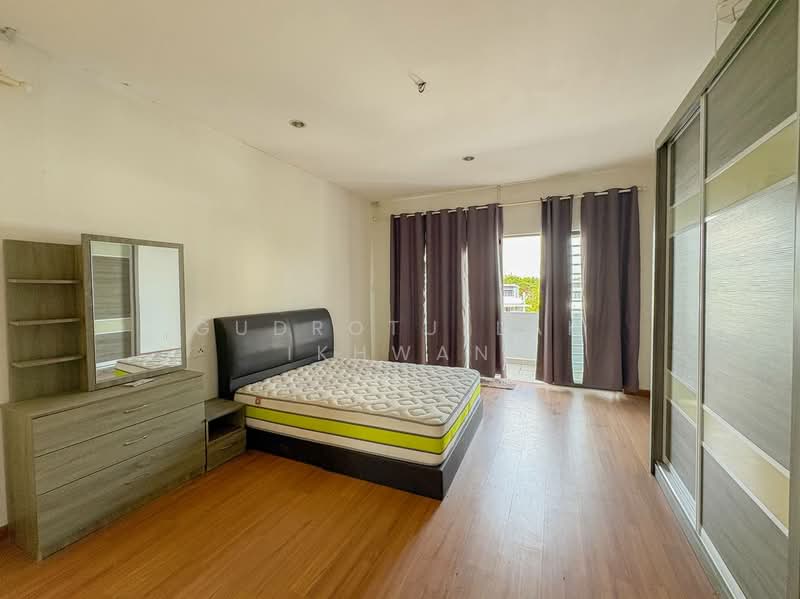 Semi-Detached House for Sale in Seksyen 5 (Bangi) - Gudrotullah Ikhwan - Bedroom - PropertyGuru.com.my