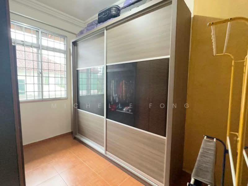 Semi-Detached House for Sale in Taman Bukit Kempas (Tampoi) - Michelle Fong - Bedroom - PropertyGuru.com.my