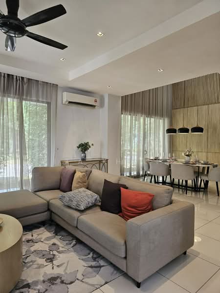 Rumah Berkembar untuk Dijual di Semenyih (Selangor) - Liza Khalid - Living Room - PropertyGuru.com.my