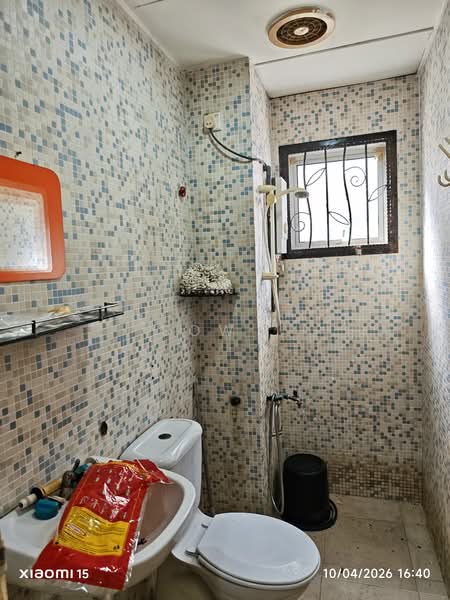 Townhouse for Sale in Taman Tampoi Indah (Tampoi) - Sow . - Bathroom - PropertyGuru.com.my