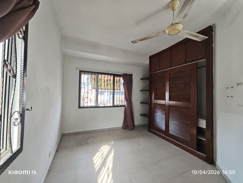 Townhouse for Sale in Taman Tampoi Indah (Tampoi) - Sow . - Bedroom - PropertyGuru.com.my