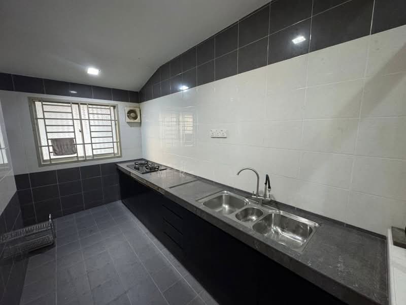 1.5-storey Terraced House for Rent in Ulu Tiram (Johor) - Mr Lu - Kitchen - PropertyGuru.com.my