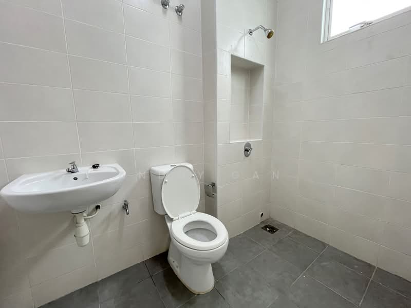 Rumah Teres 2 Tingkat untuk Dijual di Bandar Saujana Putra (Tanjong Duabelas) - Anddy Gan - Bathroom - PropertyGuru.com.my