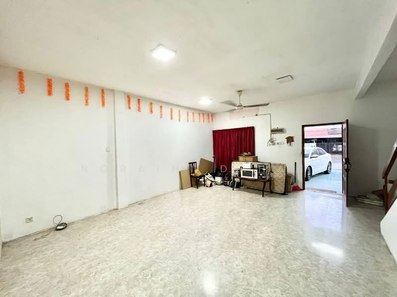 2-storey Terraced House for Sale in Ampang (Selangor) - Noraini Dahan - Living Room - PropertyGuru.com.my