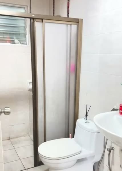 Servis Apartment untuk Disewa di Subang Avenue - Alice Lee - Bathroom - PropertyGuru.com.my