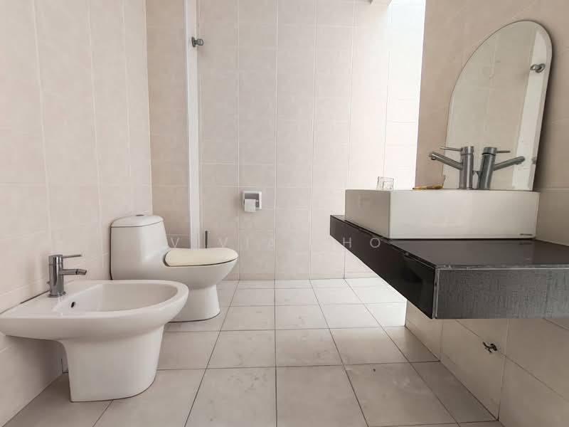 Rumah Berkembar untuk Disewa di Anggun 2 Residence (Rawang) - Vivian Ho - Bathroom - PropertyGuru.com.my