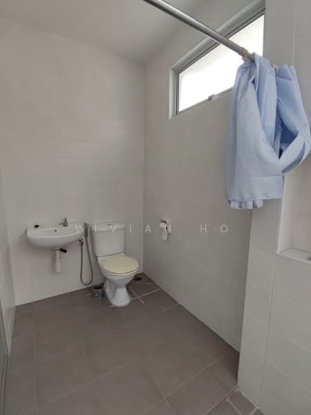 Rumah Berkembar untuk Disewa di Anggun 2 Residence (Rawang) - Vivian Ho - Bathroom - PropertyGuru.com.my