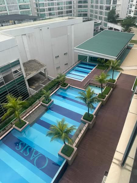 Servis Apartment untuk Disewa di Medalla @ Oasis Corporate Park - Anna Teo - Pool - PropertyGuru.com.my