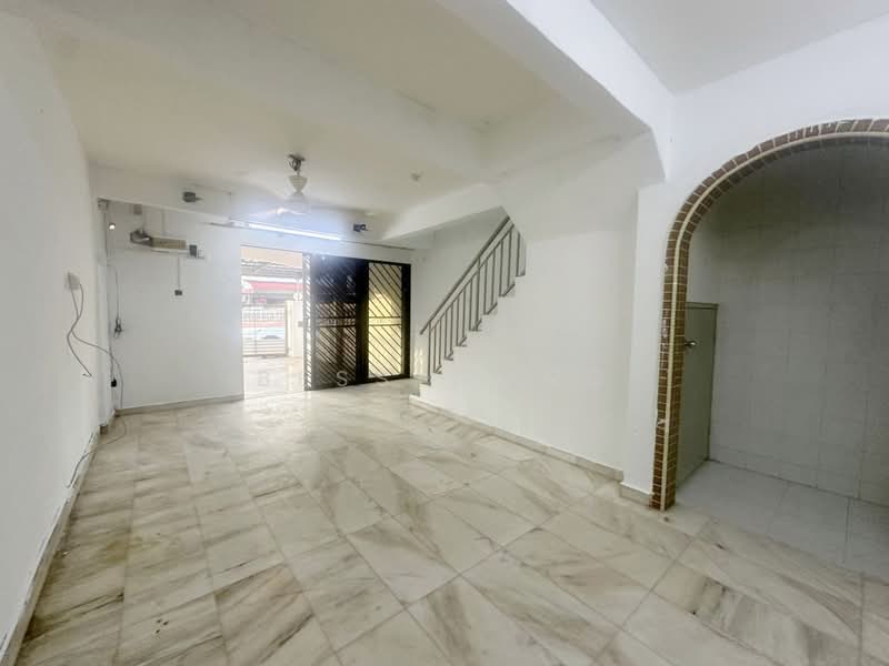 Taman Ungku Tun Aminah - 1