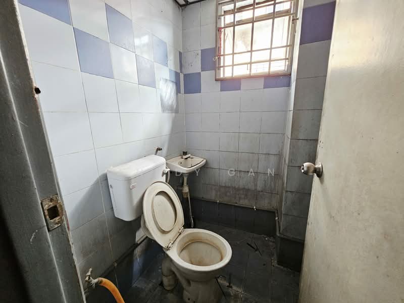 Shop / Office for Rent in Port Klang (Pelabuhan Klang) (Selangor) - Anddy Gan - Bathroom - PropertyGuru.com.my