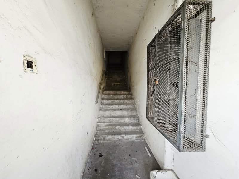 Shop / Office for Sale in Port Klang (Pelabuhan Klang) (Selangor) - Anddy Gan - Corridor - PropertyGuru.com.my